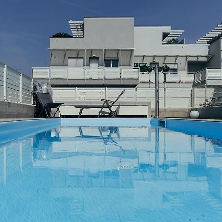 פסקיארה דל גארדה The Prince - Luxury Apartments With Pool מראה חיצוני תמונה