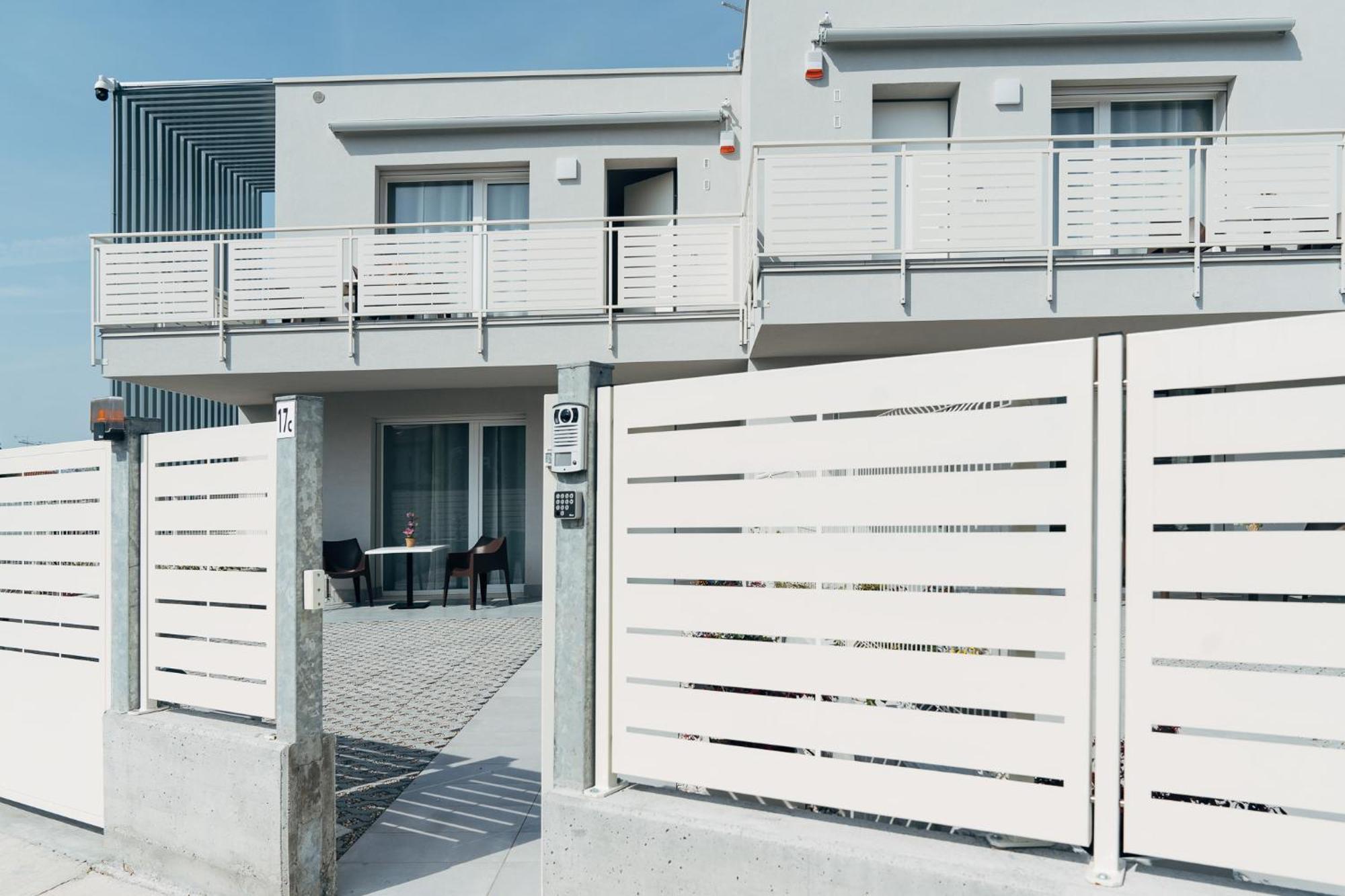 פסקיארה דל גארדה The Prince - Luxury Apartments With Pool מראה חיצוני תמונה