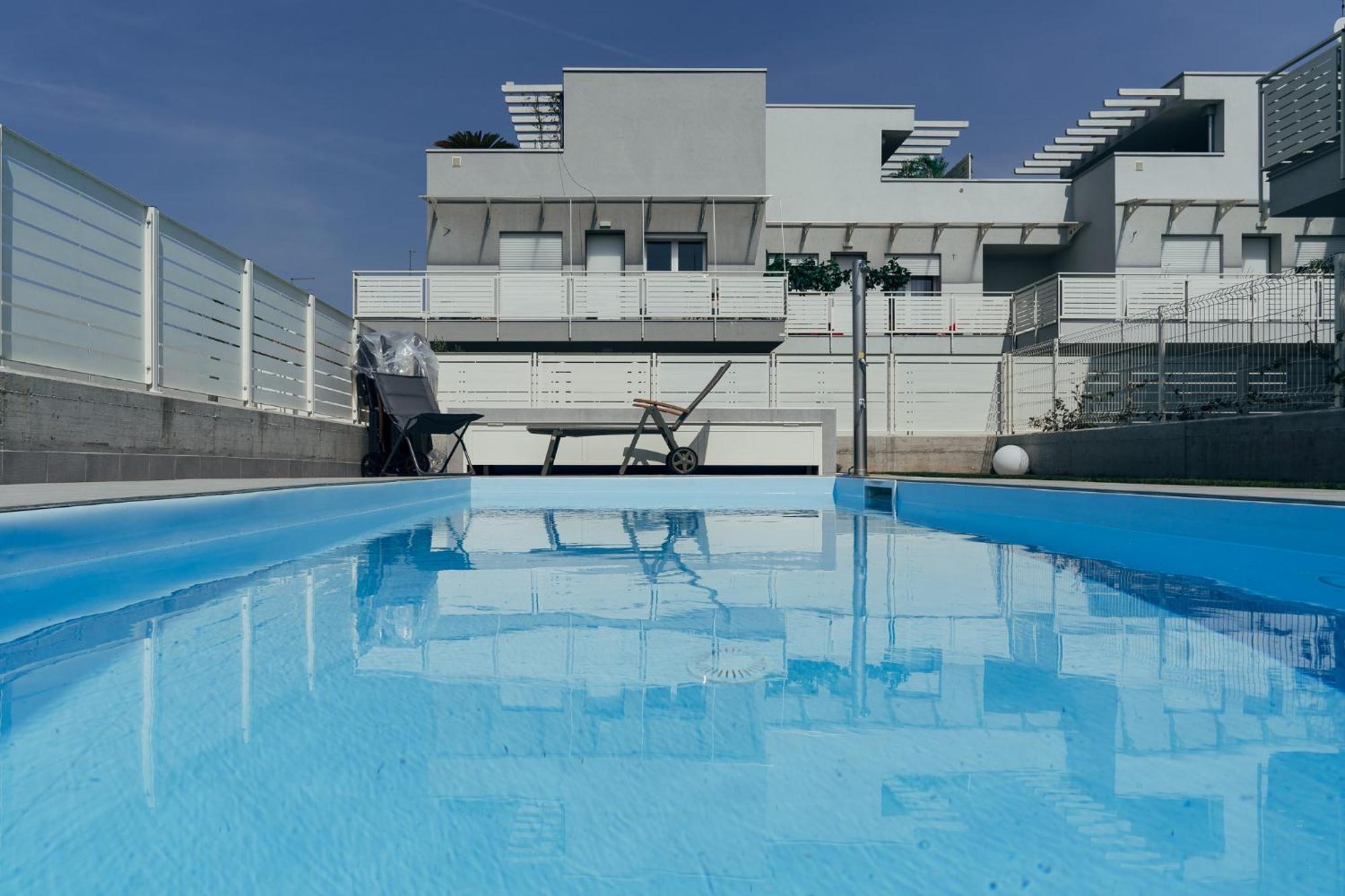 פסקיארה דל גארדה The Prince - Luxury Apartments With Pool מראה חיצוני תמונה