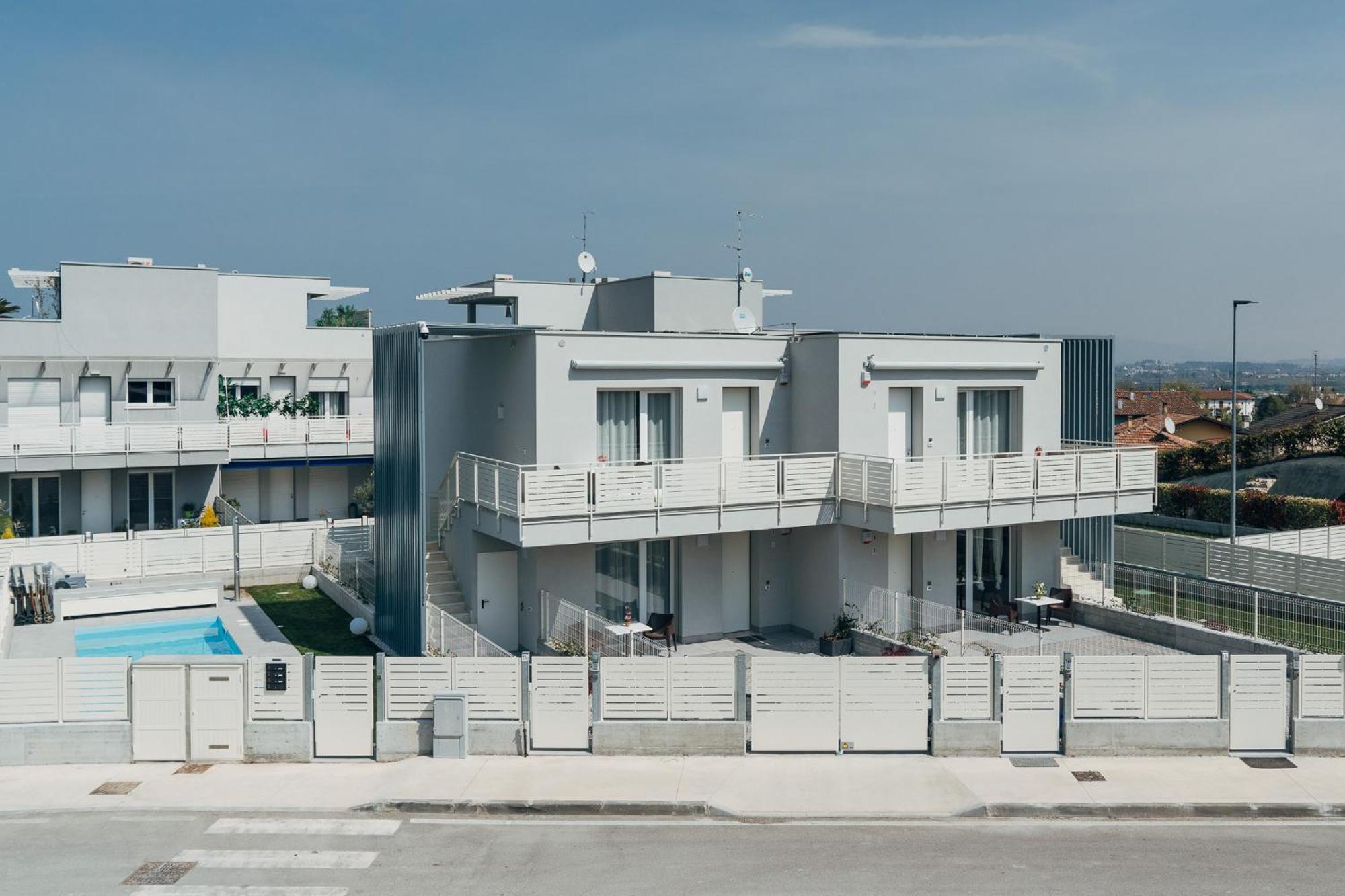 פסקיארה דל גארדה The Prince - Luxury Apartments With Pool מראה חיצוני תמונה