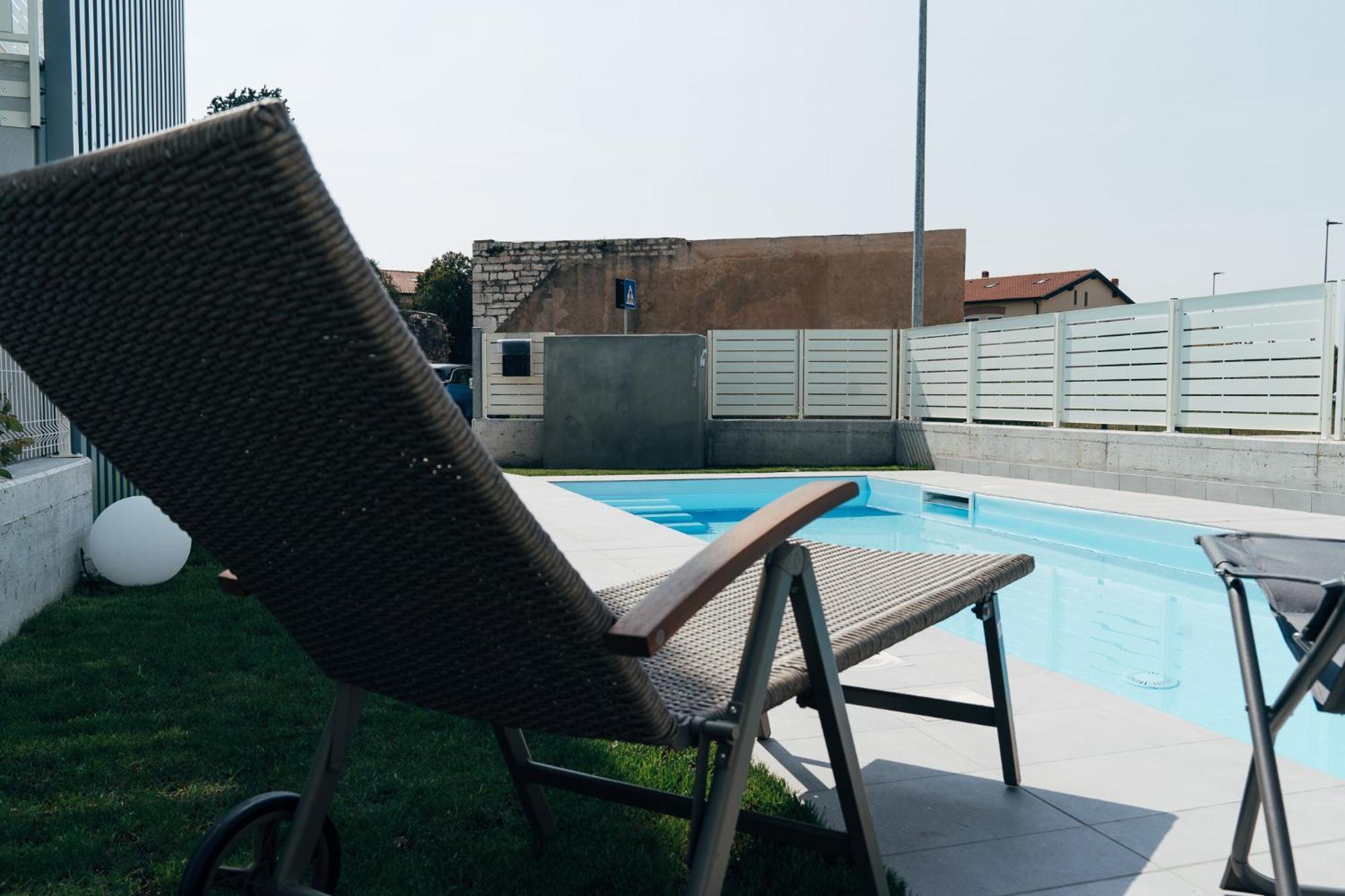 פסקיארה דל גארדה The Prince - Luxury Apartments With Pool מראה חיצוני תמונה