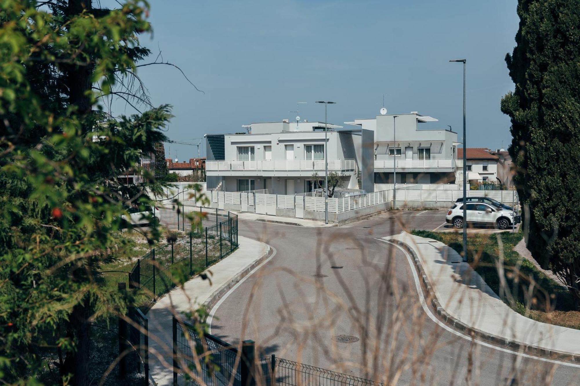פסקיארה דל גארדה The Prince - Luxury Apartments With Pool מראה חיצוני תמונה